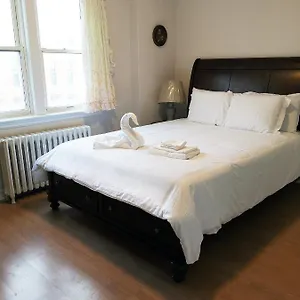 Cozy Private Rm Heart Of North York Free Parking Full Kitchen Close To Downtown Homestay Toronto